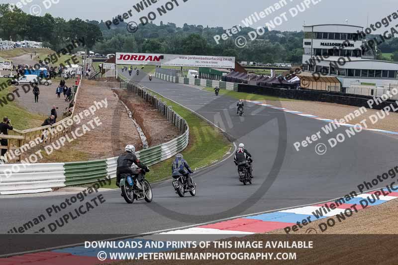 Vintage motorcycle club;eventdigitalimages;mallory park;mallory park trackday photographs;no limits trackdays;peter wileman photography;trackday digital images;trackday photos;vmcc festival 1000 bikes photographs